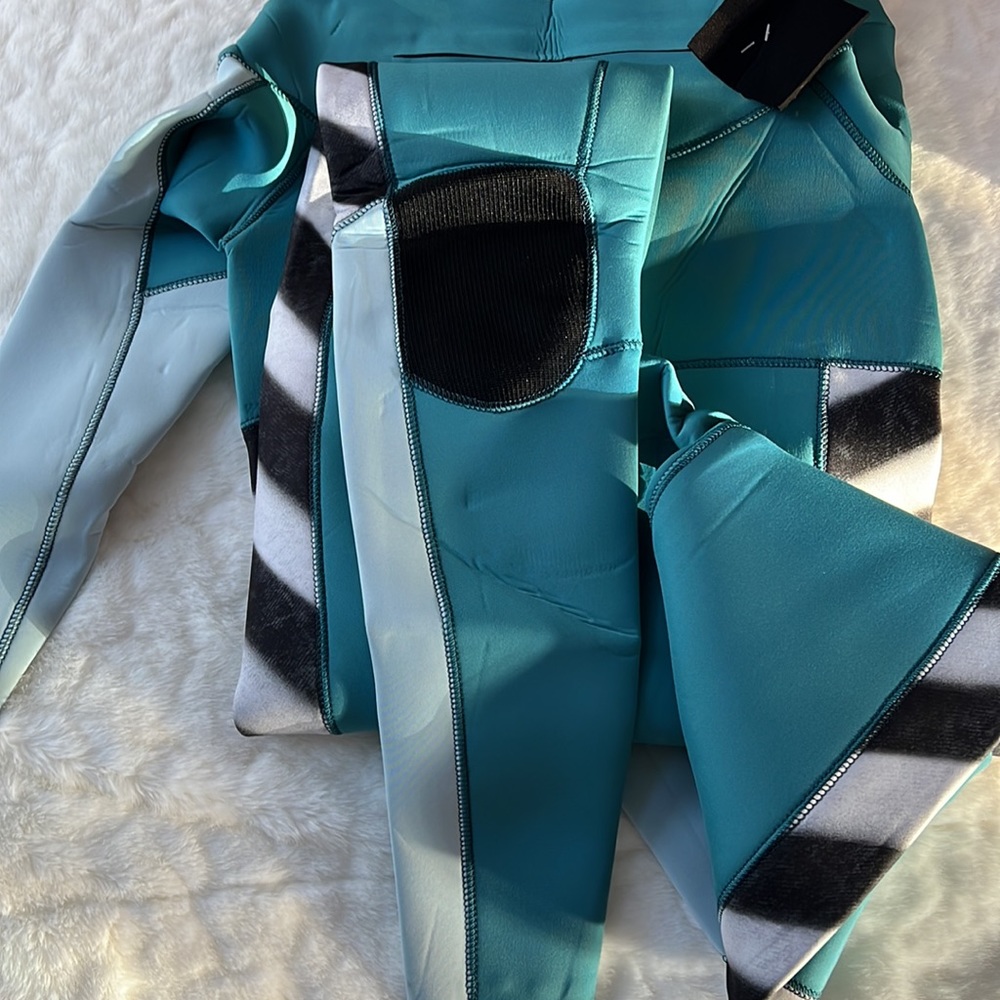 Hurley wetsuit - Picture 13 of 14